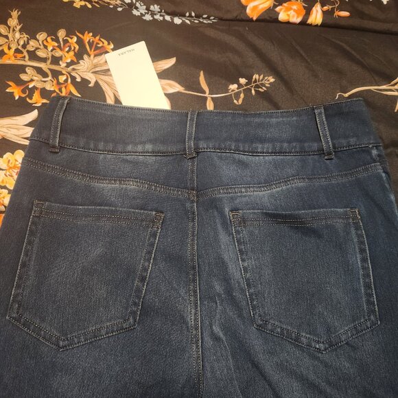 HalaraMagic™ High Waisted Button Zipper Straight Leg Washed Straight Leg Jeans - Picture 4 of 6